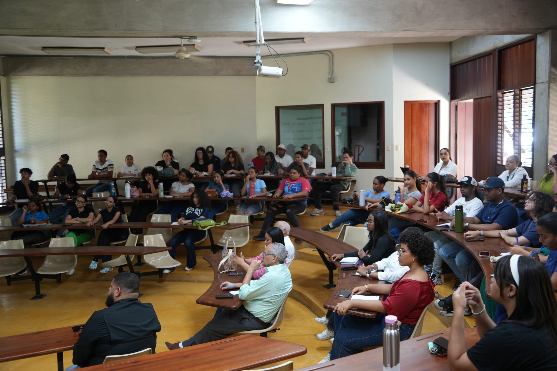 Estudiantes de Medicina Veterinaria fortalecen sus competencias mediante ciclo de charlas especializadas - Imagen 3