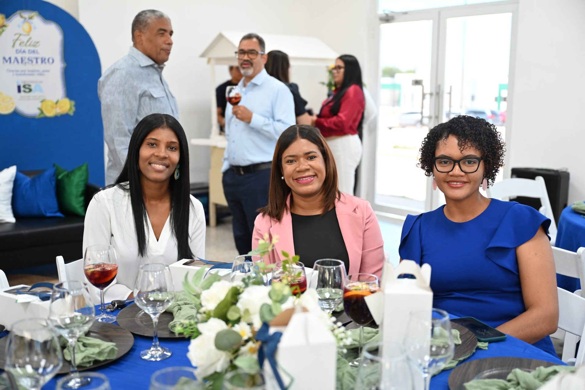 Reconociendo la trayectoria y aporte de nuestros docentes en el Día del Maestro - Imagen 4