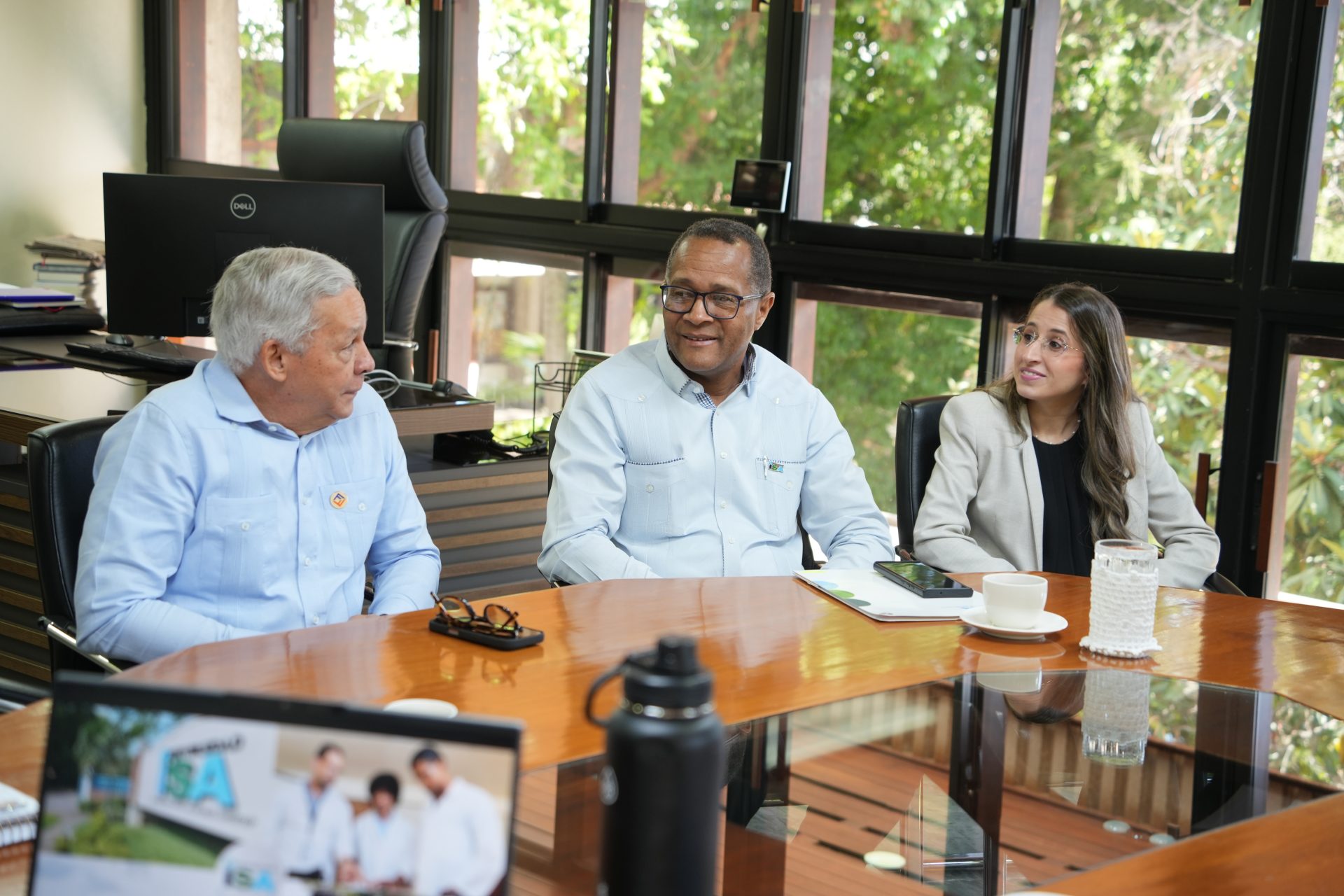 Universidad ISA y BANFONDESA comparten perspectivas sobre innovación y sostenibilidad