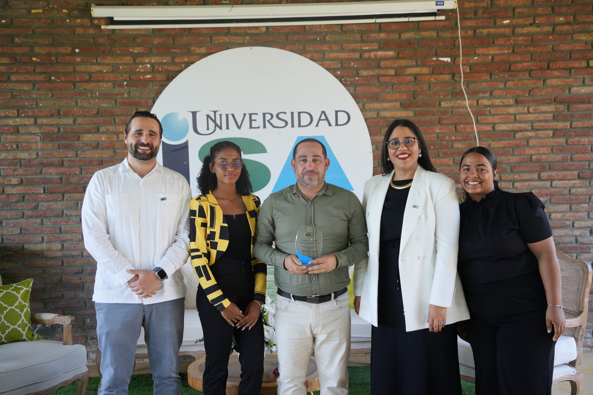 Reconociendo la trayectoria y aporte de nuestros docentes en el Día del Maestro
