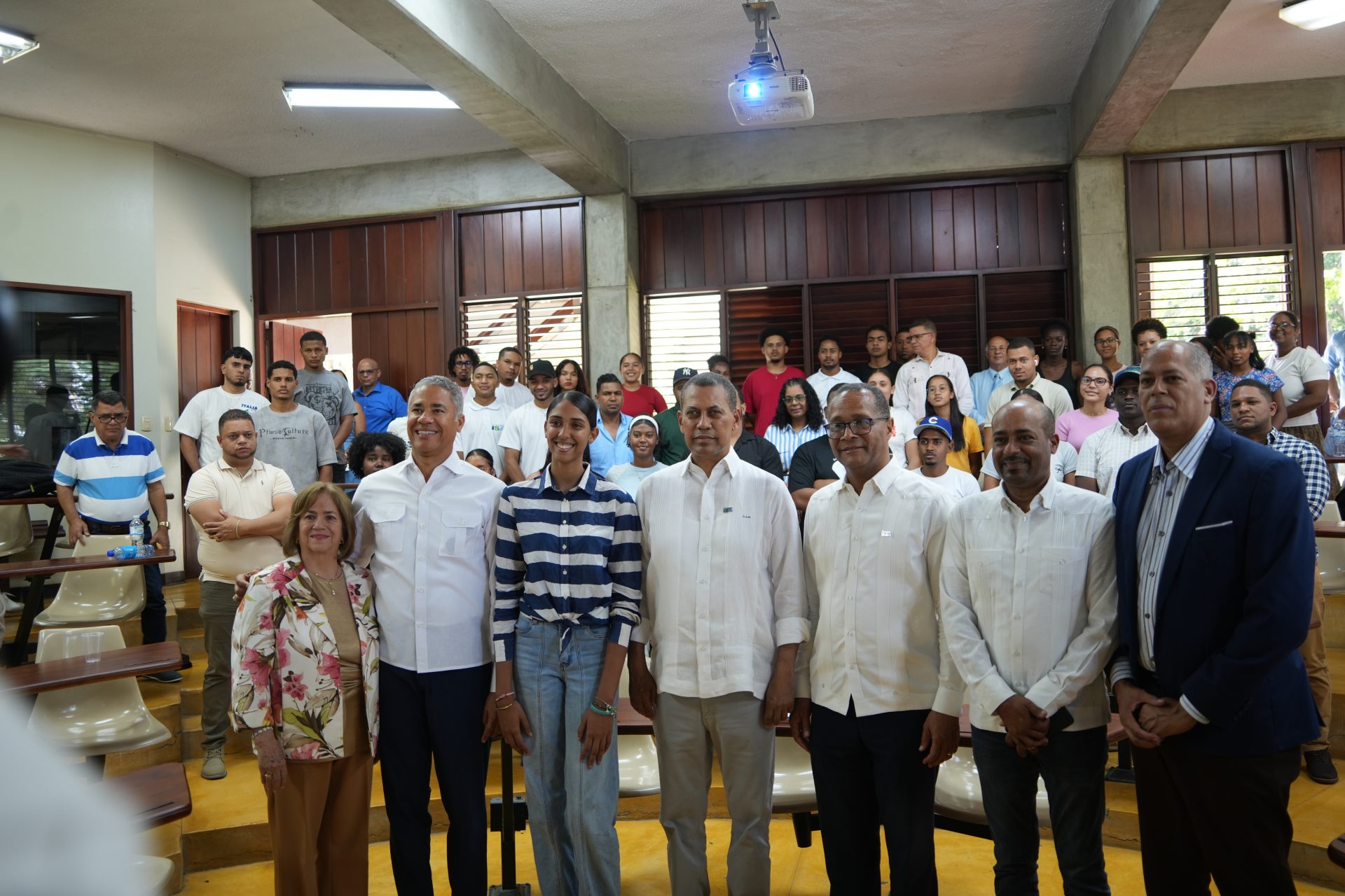 Tecnología y conectividad centran diálogo académico