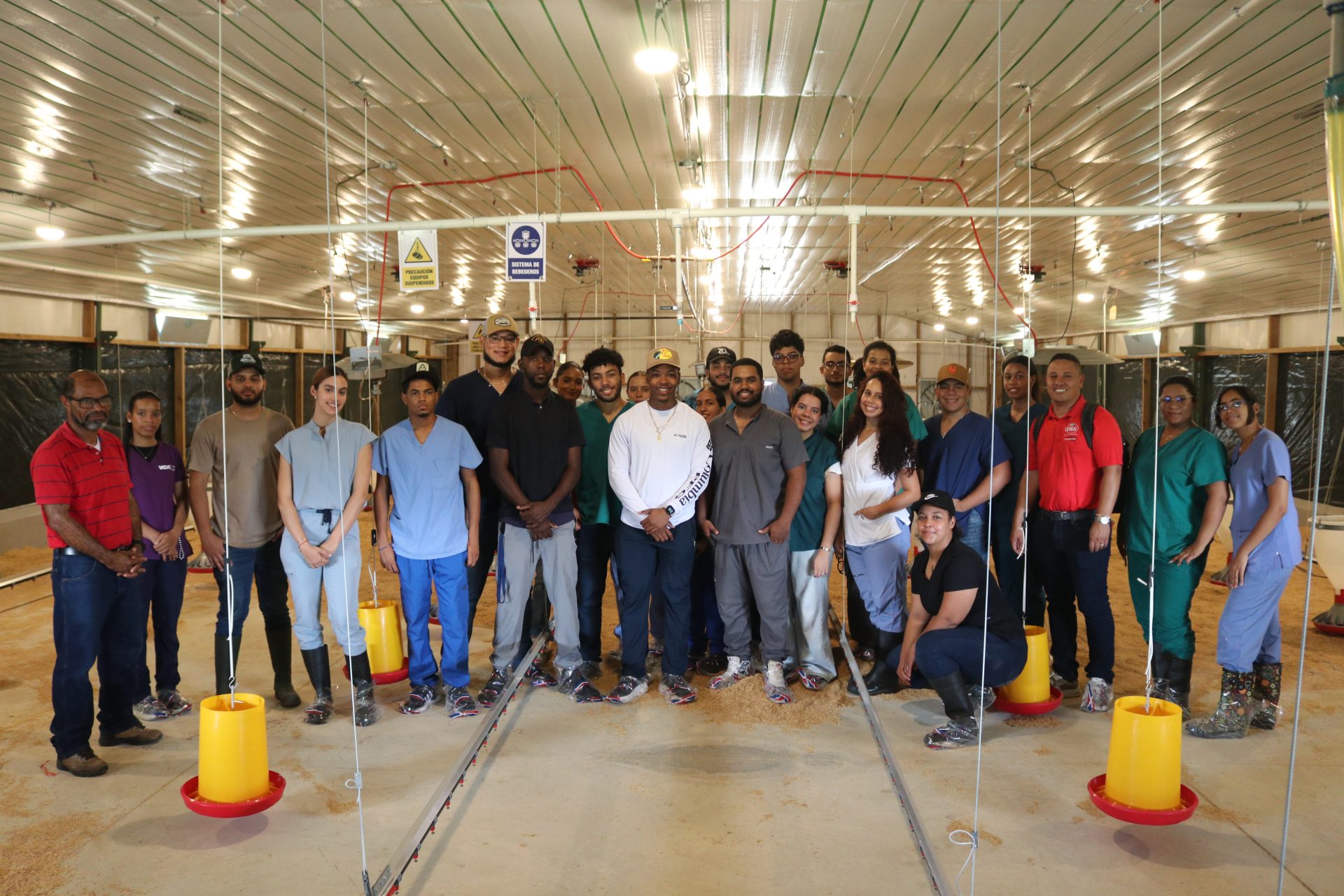 Universidad ISA fortalece la formación práctica en producción avícola - Imagen 3