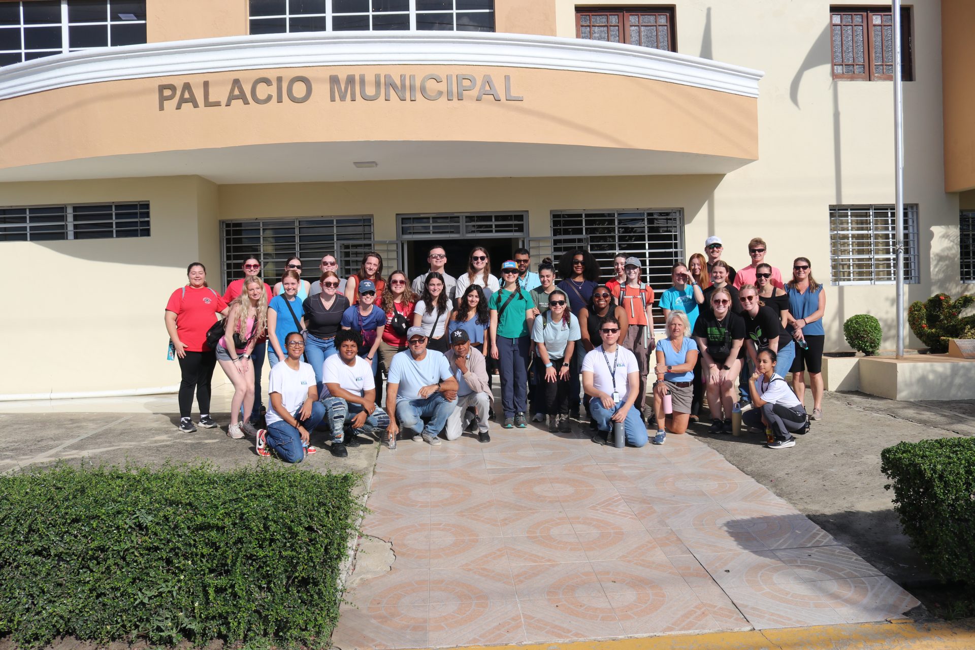 Universidad ISA y Ohio State University realizan jornada de servicios comunitarios en Hato del Yaque