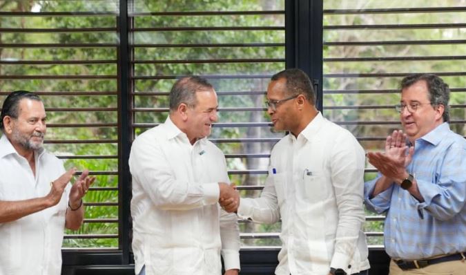 Ministro de Agricultura visita la Universidad ISA y participa en su Consejo de Directores